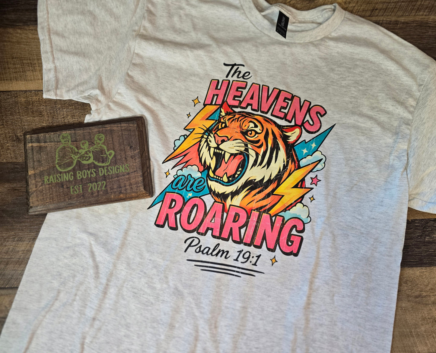 The Heavens Are Roaring – Psalm 19:1 Tee